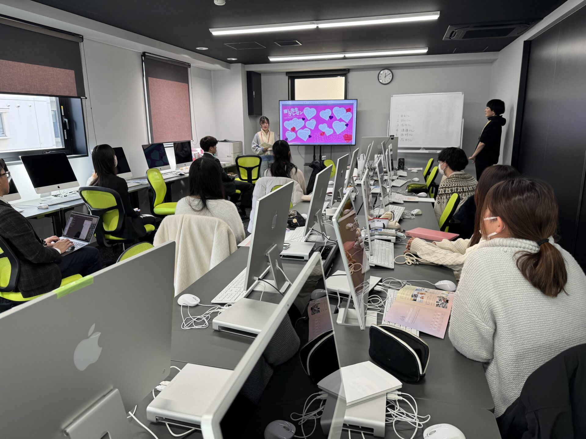 グラフィックデザイン&イラスト専攻、学生日線で先生に提案！？ | 大阪テック｜OCA大阪デザイン＆テクノロジー専門学校