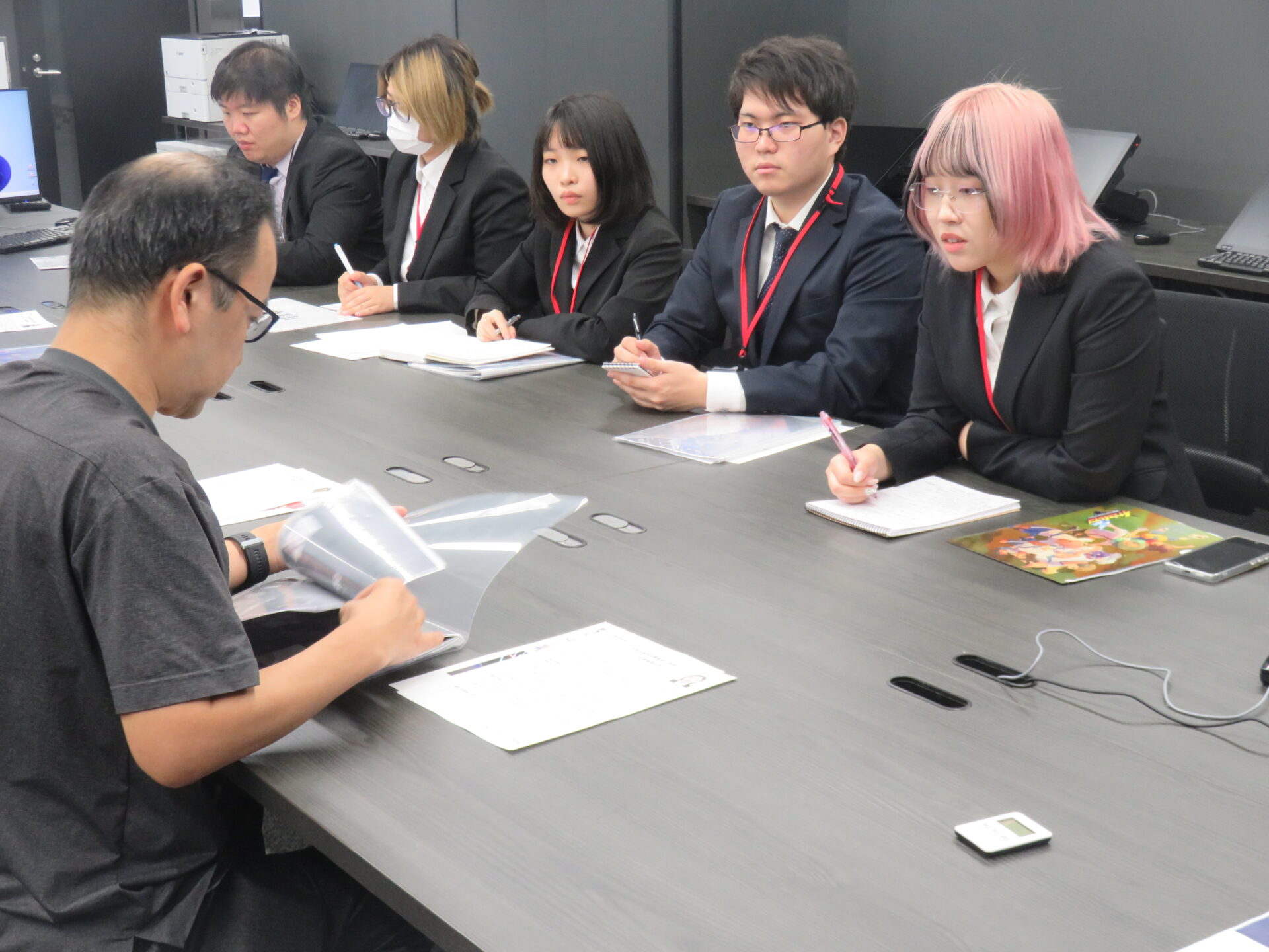 2025年度 秋季合同企業説明会・作品審査会を開催しました | 大阪テック